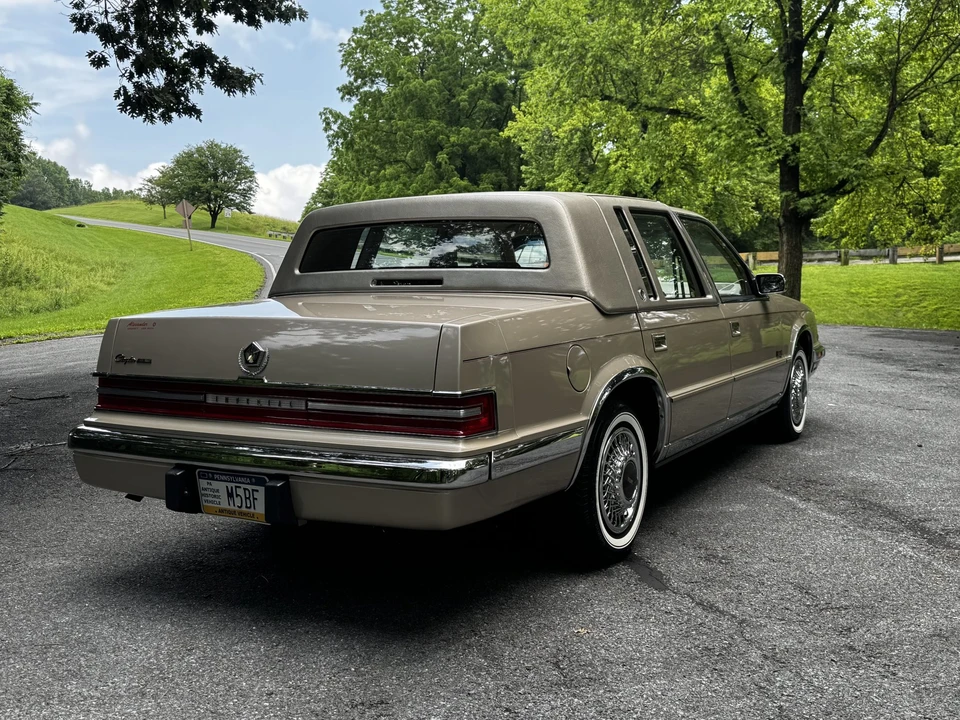 1993 Chrysler Imperial - Image 8 of 31