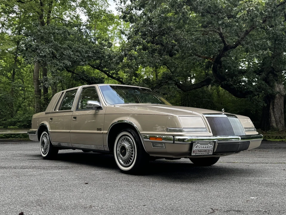 1993 Chrysler Imperial - Image 10 of 31