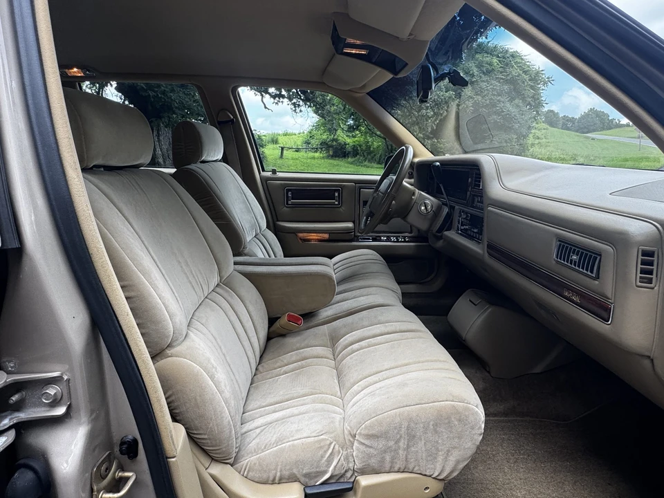 1993 Chrysler Imperial - Image 27 of 31