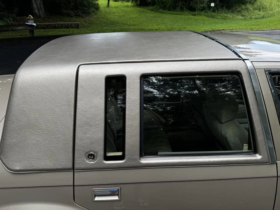 1993 Chrysler Imperial - Image 20 of 31