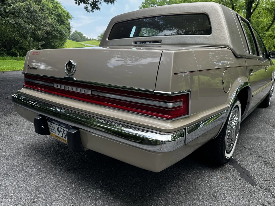 1993 Chrysler Imperial - Image 15 of 31