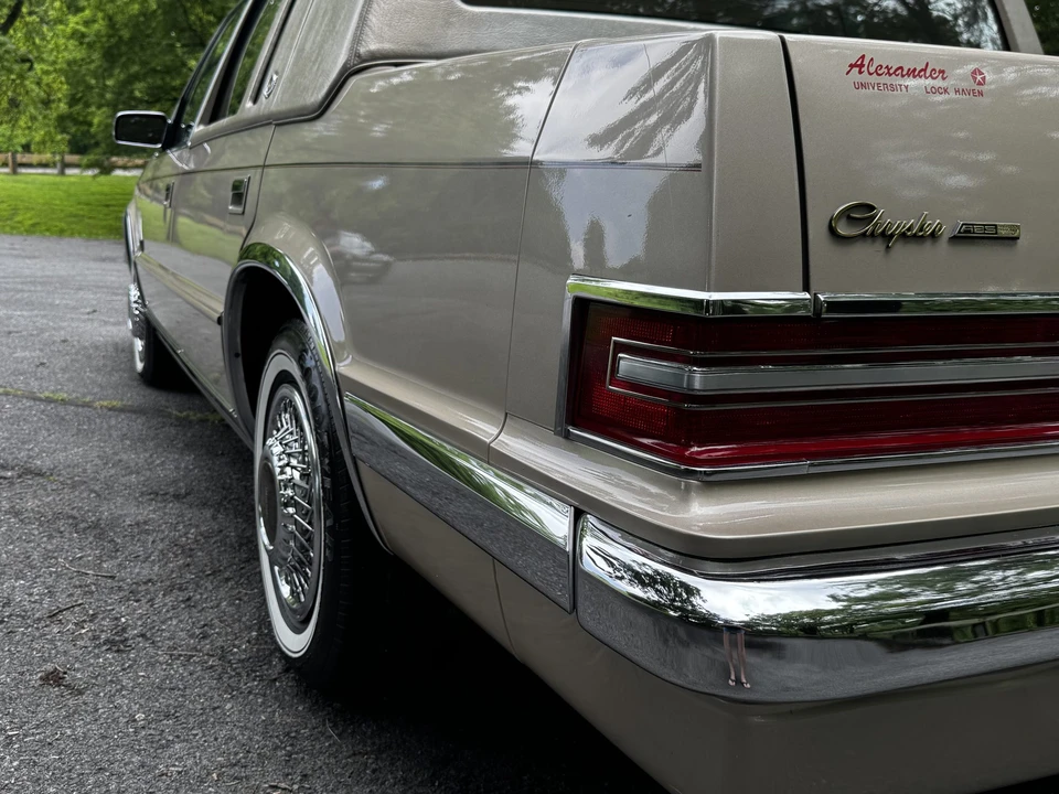 1993 Chrysler Imperial - Image 16 of 31