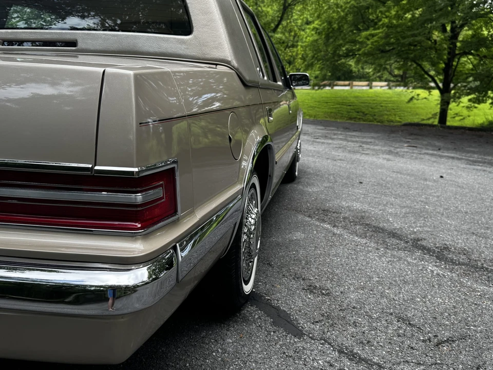 1993 Chrysler Imperial - Image 17 of 31
