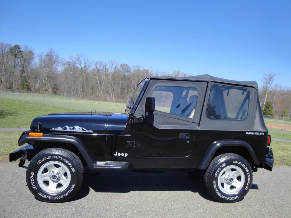1995 Jeep YJ Wrangler - Image 4 of 31