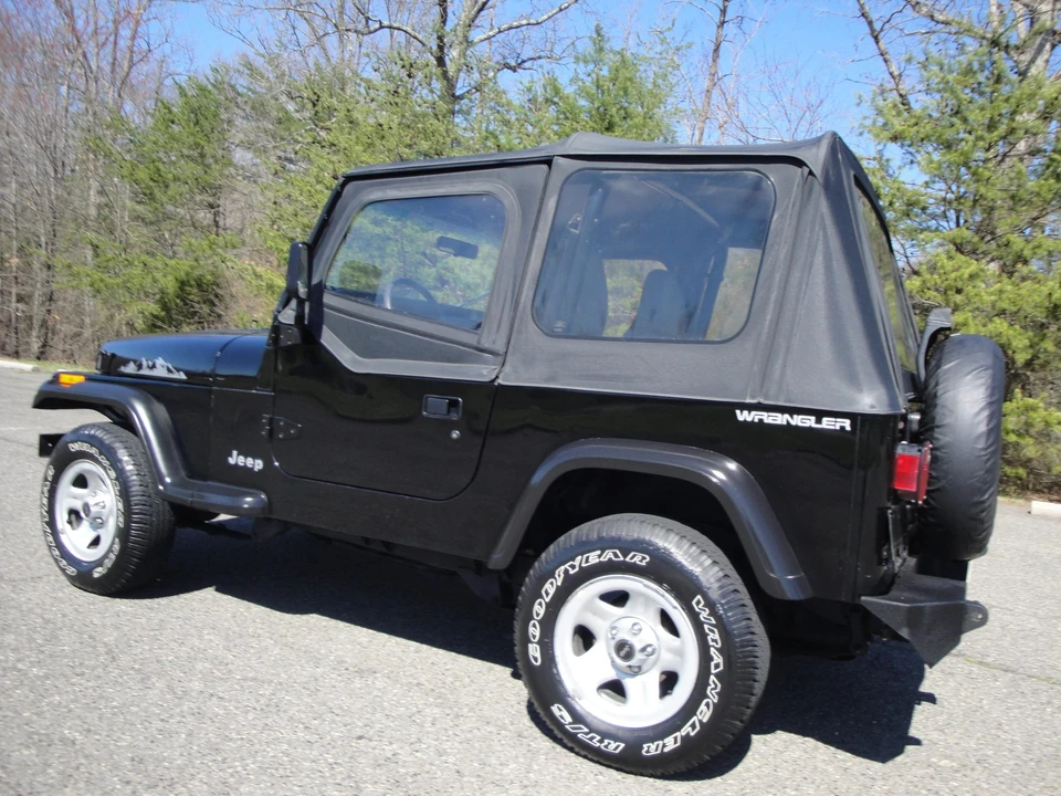 1995 Jeep YJ Wrangler - Image 8 of 31