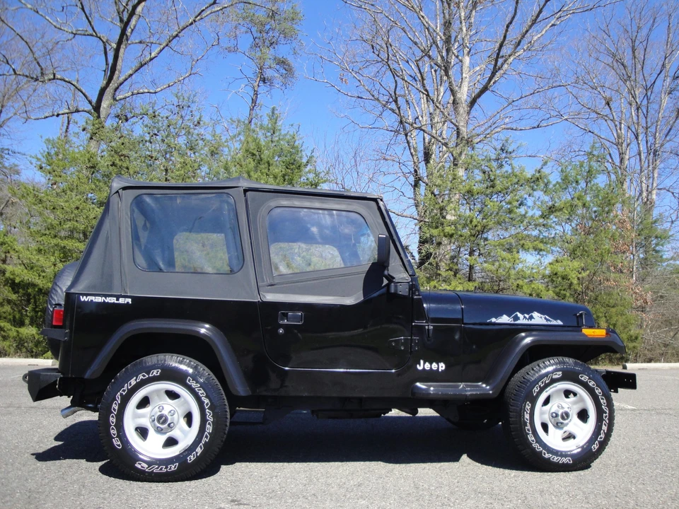 1995 Jeep YJ Wrangler - Image 11 of 31