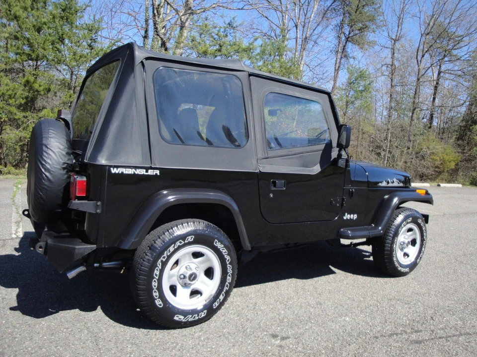 1995 Jeep YJ Wrangler - Image 9 of 31
