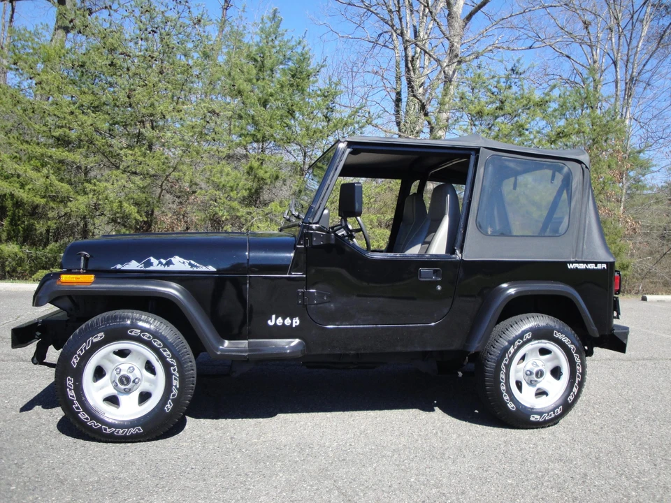 1995 Jeep YJ Wrangler - Image 21 of 31