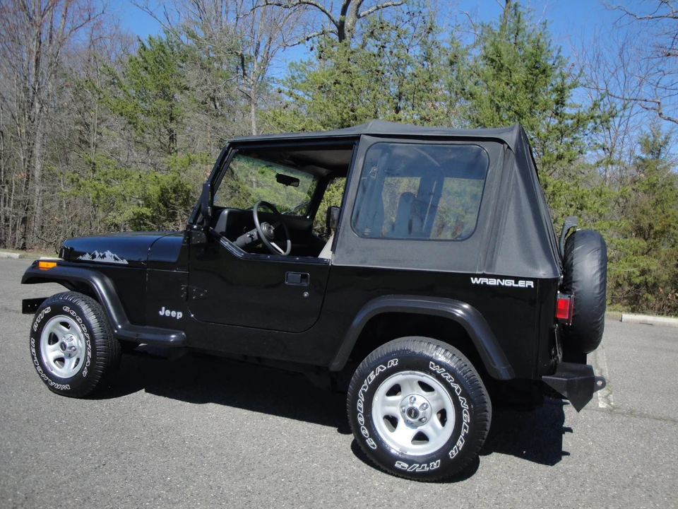 1995 Jeep YJ Wrangler - Image 22 of 31