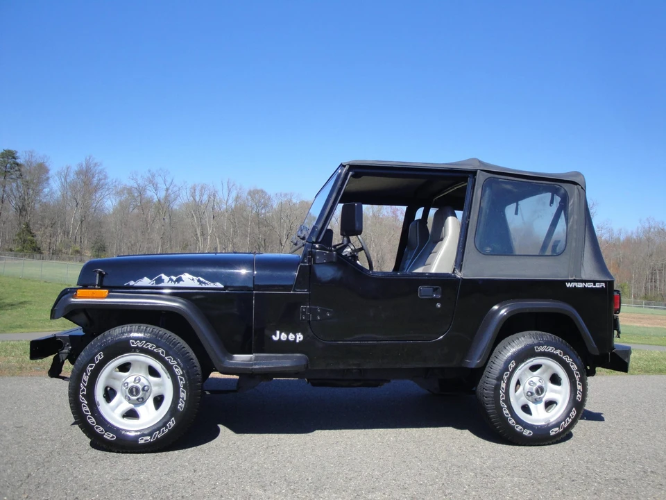 1995 Jeep YJ Wrangler - Image 19 of 31