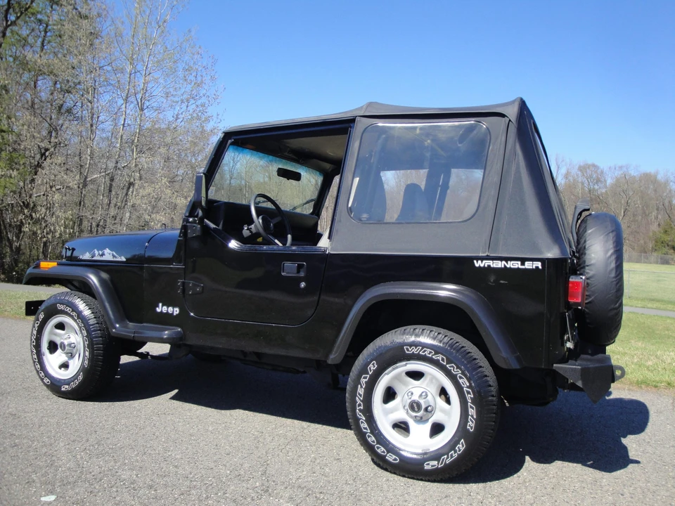 1995 Jeep YJ Wrangler - Image 23 of 31