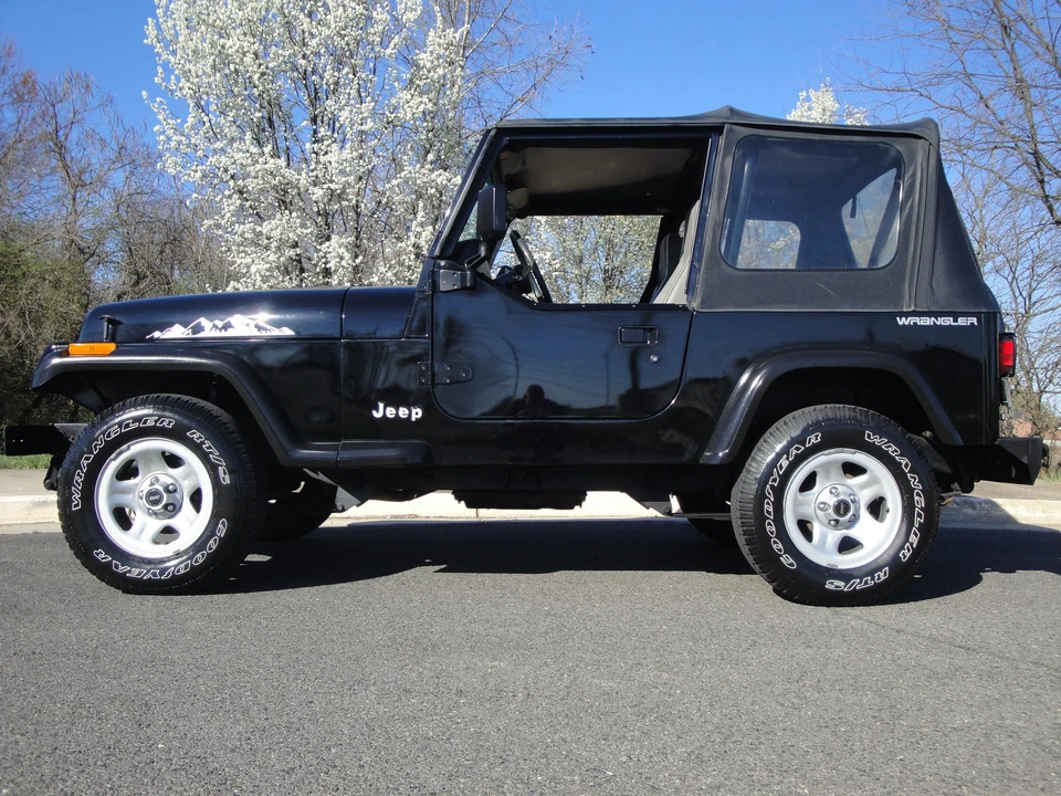 1995 Jeep YJ Wrangler - Image 18 of 31
