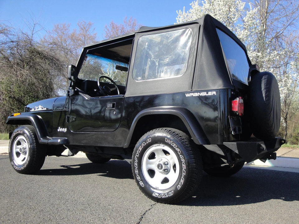 1995 Jeep YJ Wrangler - Image 24 of 31