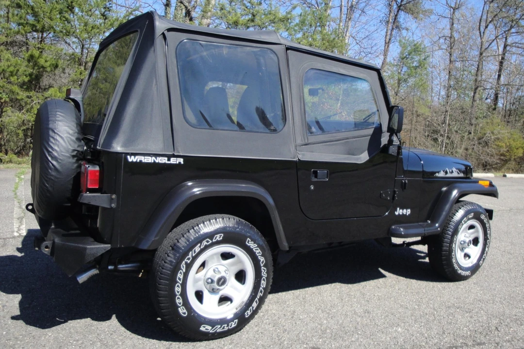 1995 Jeep YJ Wrangler - Image 10 of 31