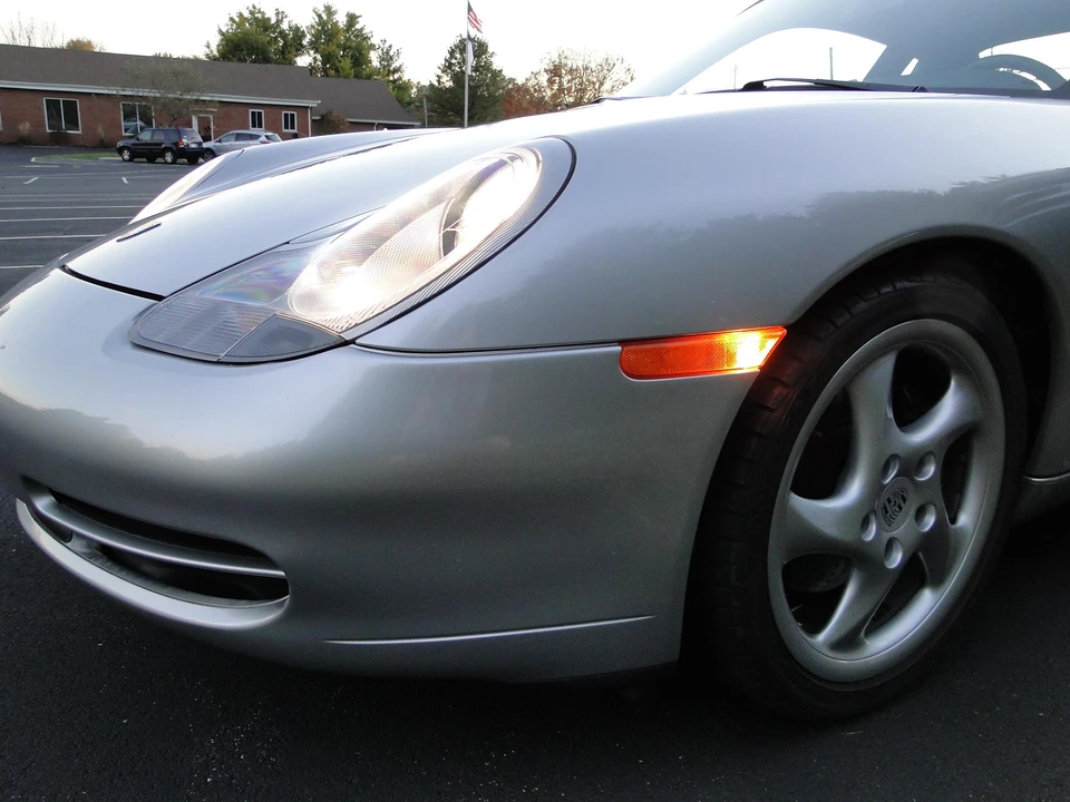 1999 Porsche 996 Carrera - Image 25 of 31