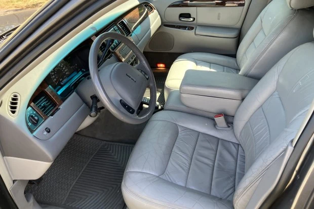 2000 Lincoln Town Car - Image 4 of 8
