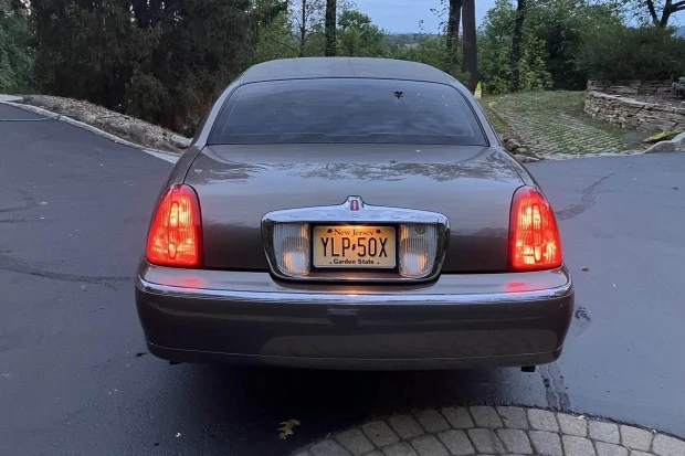 2000 Lincoln Town Car - Image 2 of 8