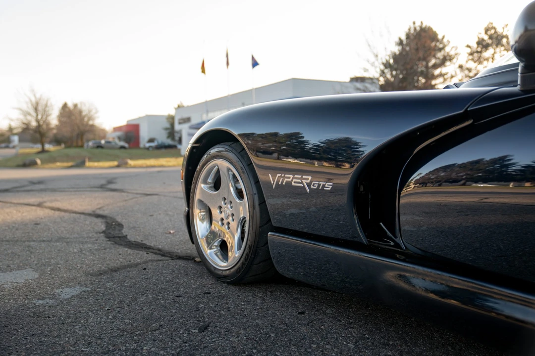 2001 Dodge Viper GTS 2nd Gen - Image 17 of 31