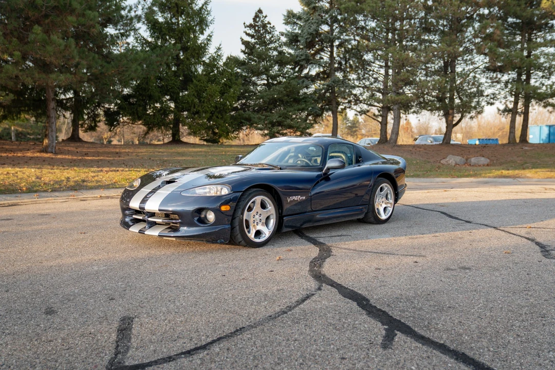 2001 Dodge Viper GTS 2nd Gen - Image 2 of 31