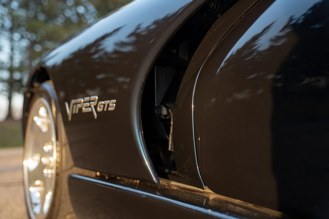2001 Dodge Viper GTS 2nd Gen - Image 18 of 31