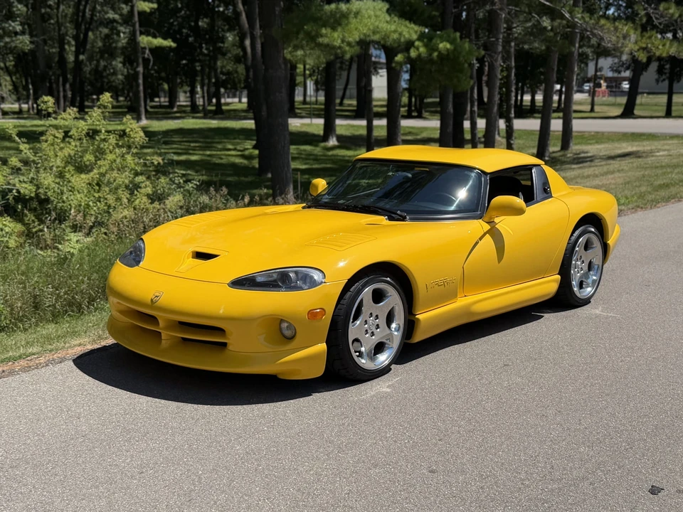 2001 Dodge Viper 2nd Gen - Image 2 of 31