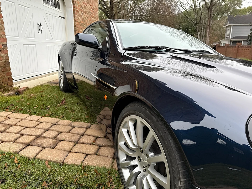 2002 Aston Martin Vanquish 1st Gen - Image 17 of 31