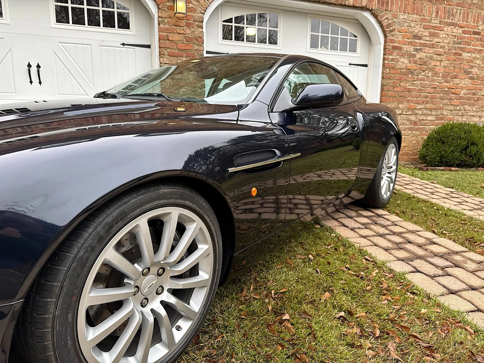 2002 Aston Martin Vanquish 1st Gen - Image 18 of 31