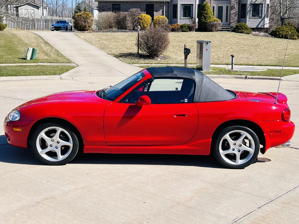 2002 Mazda NB MX-5 Miata - Image 5 of 31