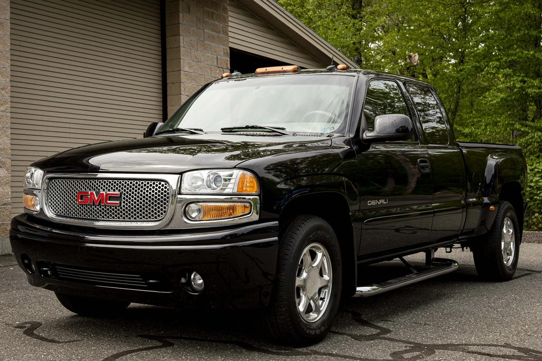 2003 GMC Sierra 2nd Gen - Image 2 of 31