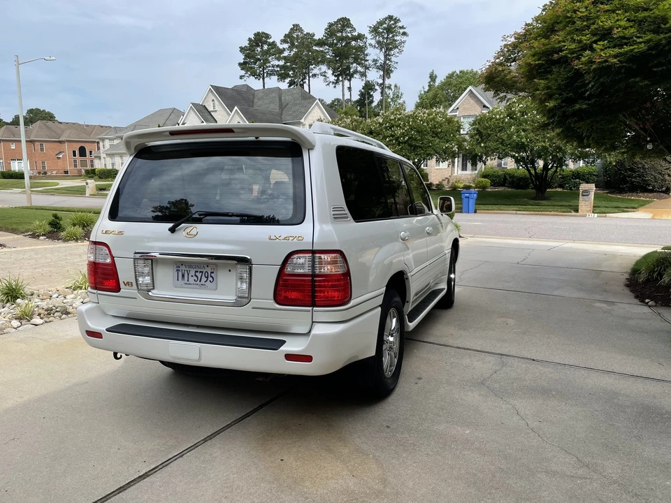 2003 Lexus LX 2nd Gen - Image 15 of 31