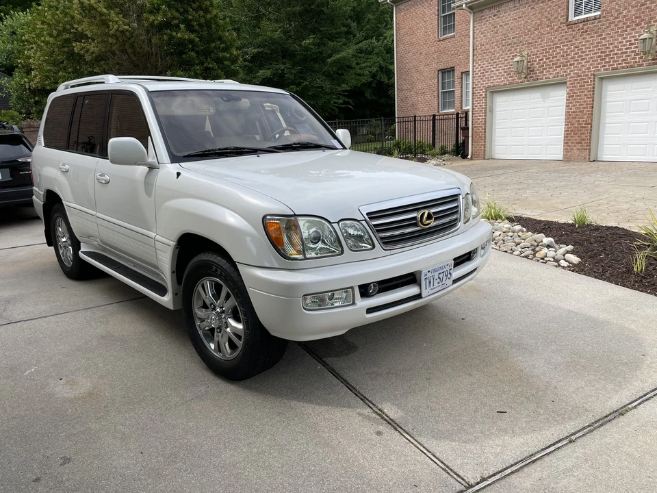 2003 Lexus LX 2nd Gen - Image 25 of 31