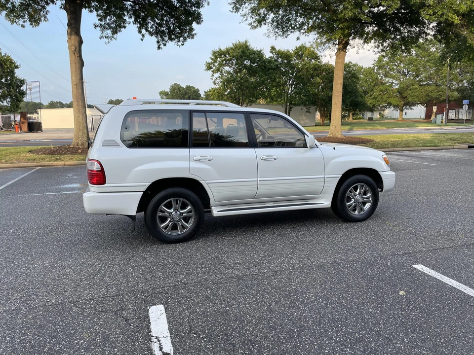 2003 Lexus LX 2nd Gen - Image 20 of 31
