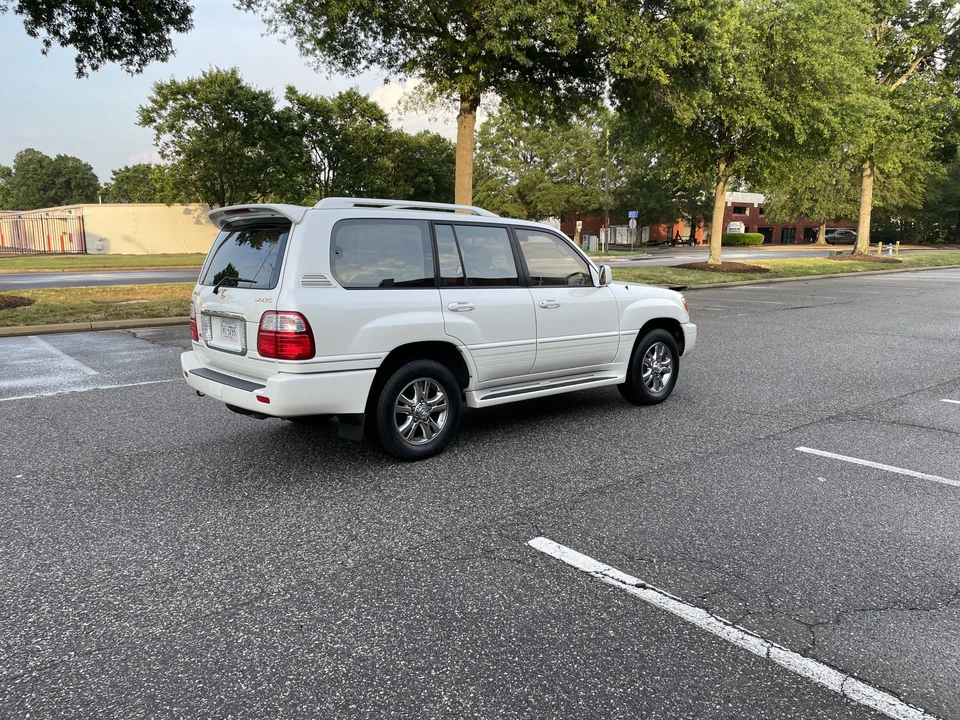 2003 Lexus LX 2nd Gen - Image 21 of 31