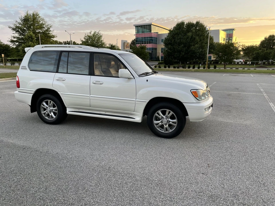 2003 Lexus LX 2nd Gen - Image 12 of 31