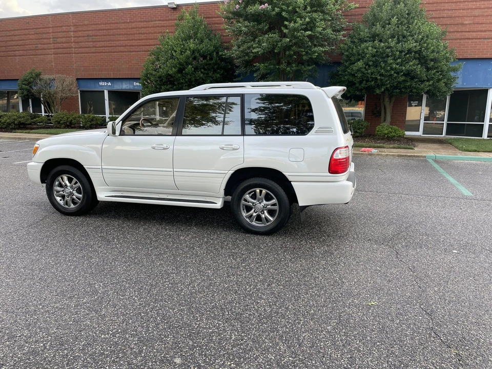 2003 Lexus LX 2nd Gen - Image 7 of 31