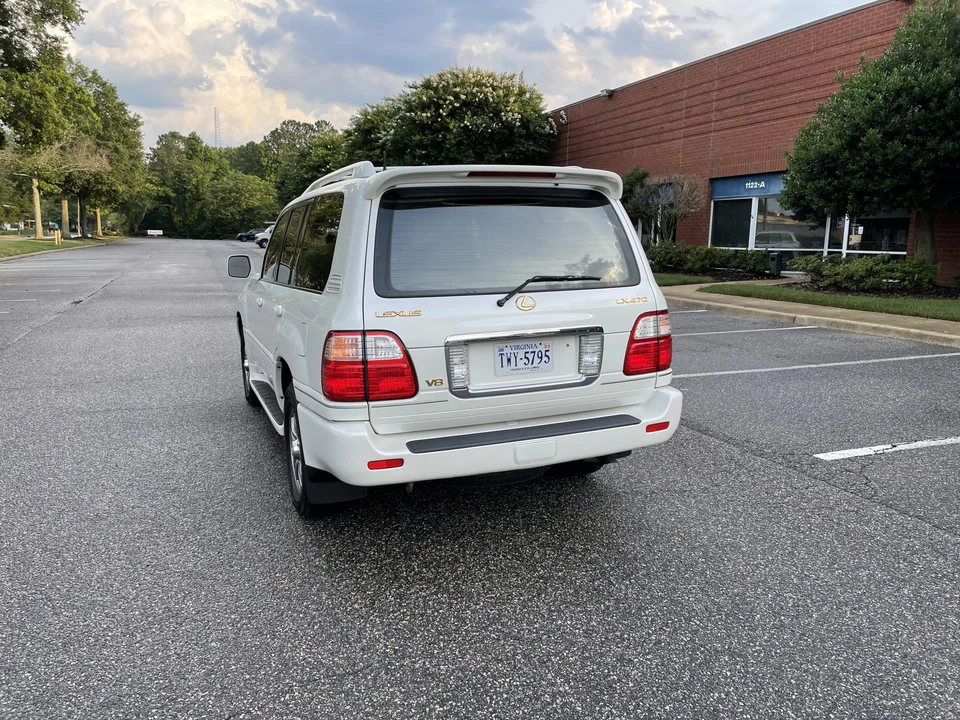 2003 Lexus LX 2nd Gen - Image 10 of 31