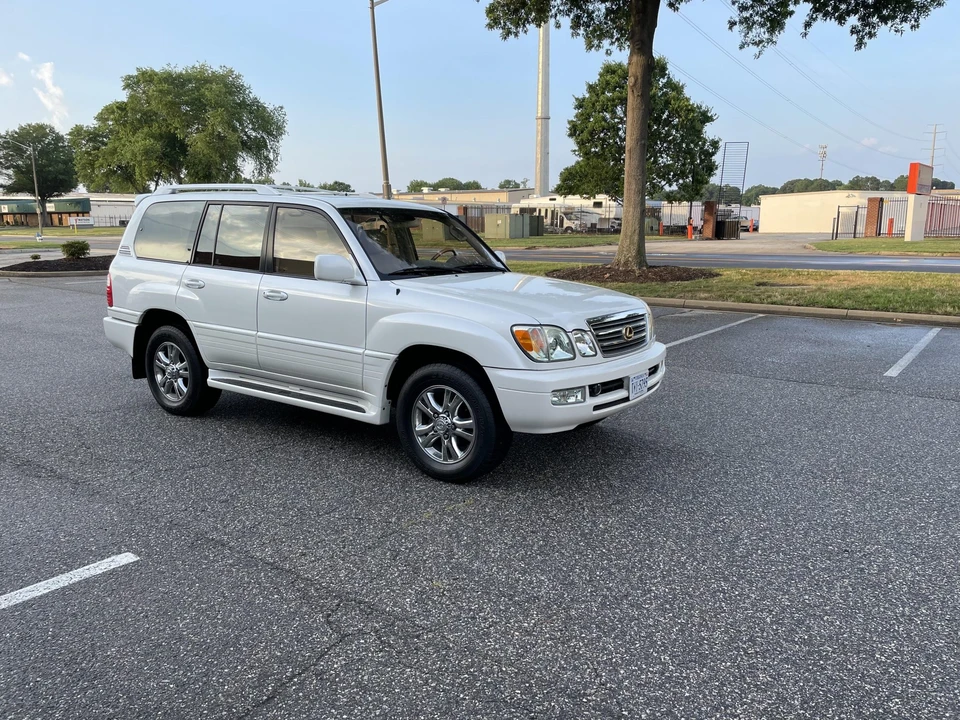 2003 Lexus LX 2nd Gen - Image 23 of 31