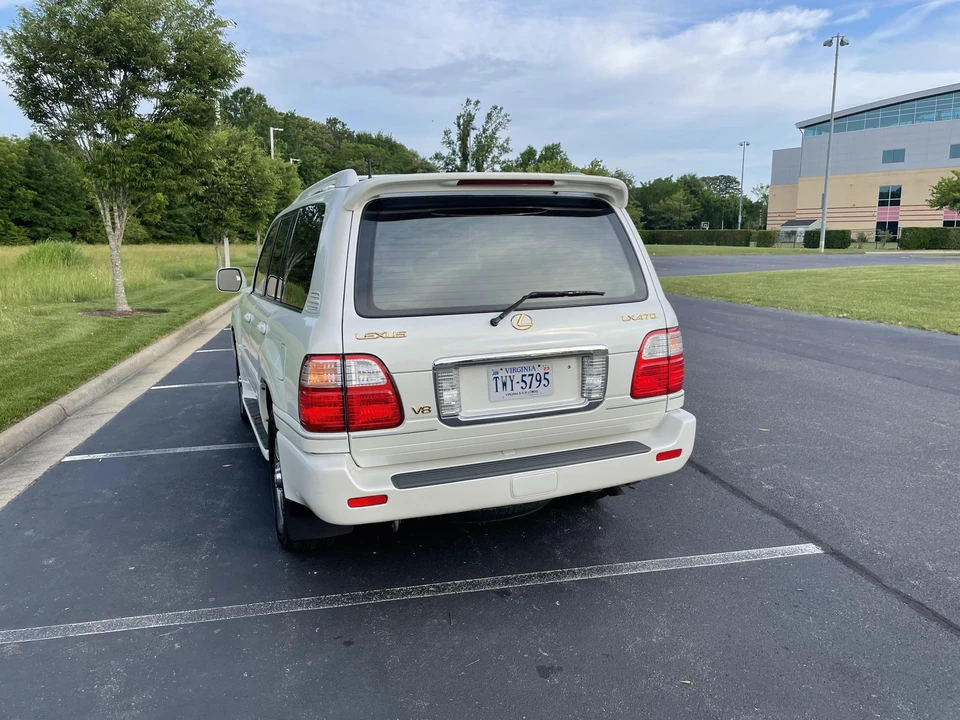 2003 Lexus LX 2nd Gen - Image 19 of 31