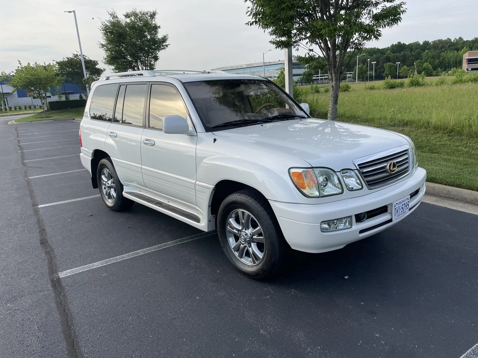2003 Lexus LX 2nd Gen - Image 11 of 31