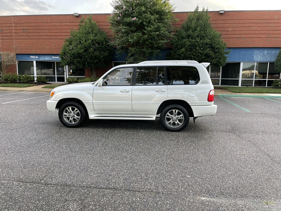 2003 Lexus LX 2nd Gen - Image 5 of 31