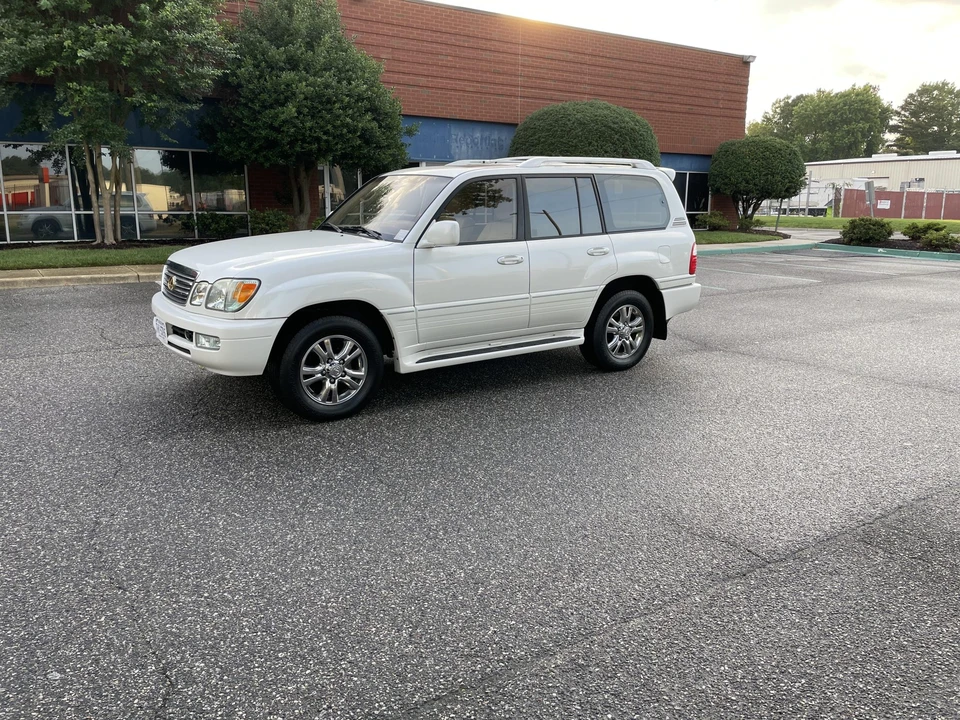 2003 Lexus LX 2nd Gen - Image 6 of 31