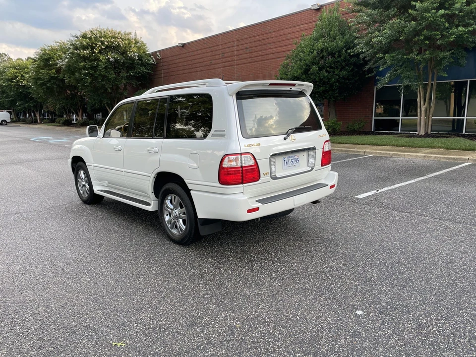 2003 Lexus LX 2nd Gen - Image 8 of 31