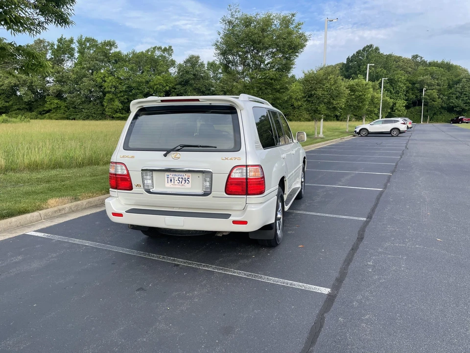 2003 Lexus LX 2nd Gen - Image 17 of 31