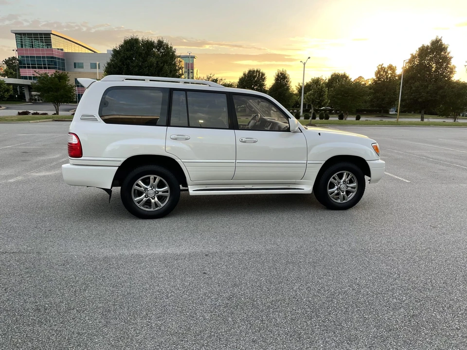 2003 Lexus LX 2nd Gen - Image 13 of 31