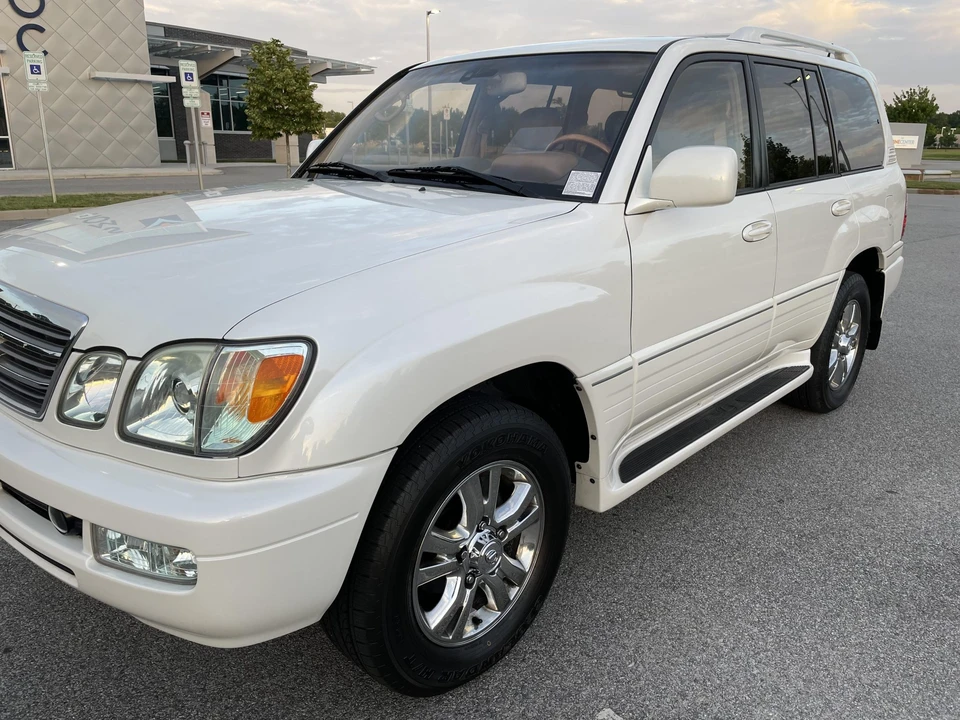 2003 Lexus LX 2nd Gen - Image 25 of 31
