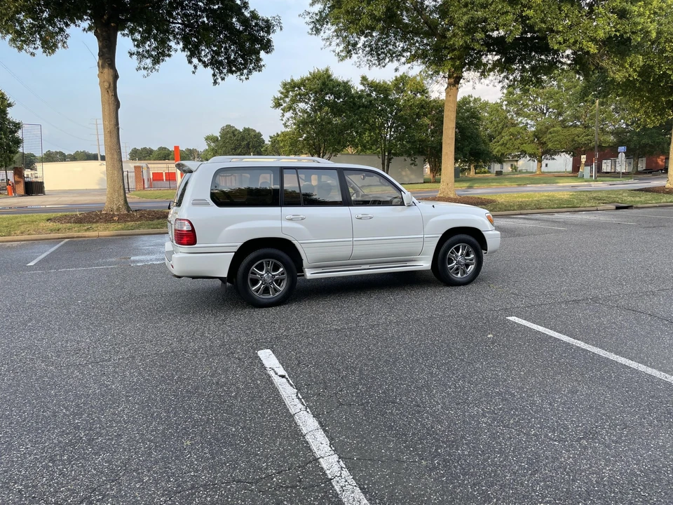2003 Lexus LX 2nd Gen - Image 19 of 31