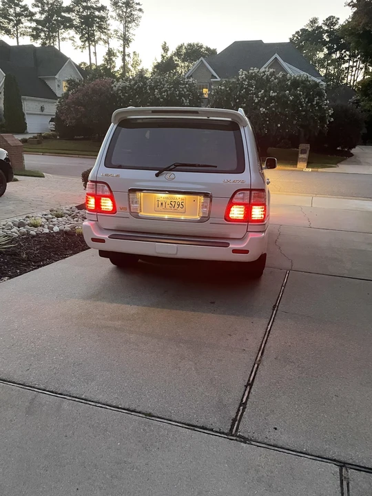 2003 Lexus LX 2nd Gen - Image 18 of 31