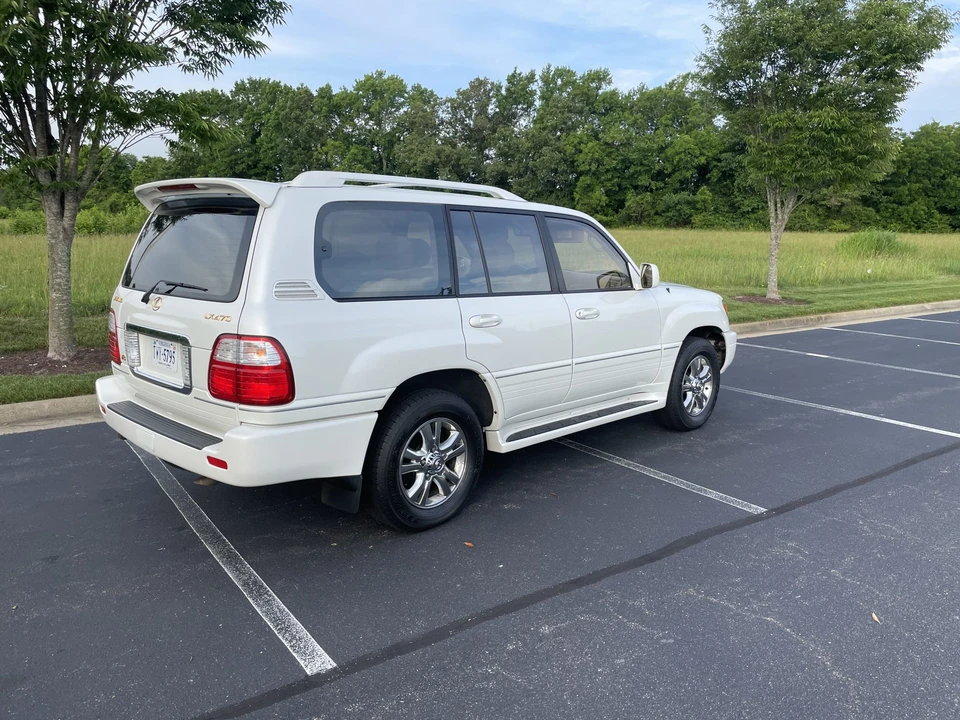 2003 Lexus LX 2nd Gen - Image 17 of 31