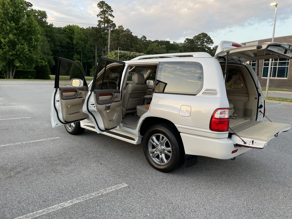 2003 Lexus LX 2nd Gen - Image 28 of 31