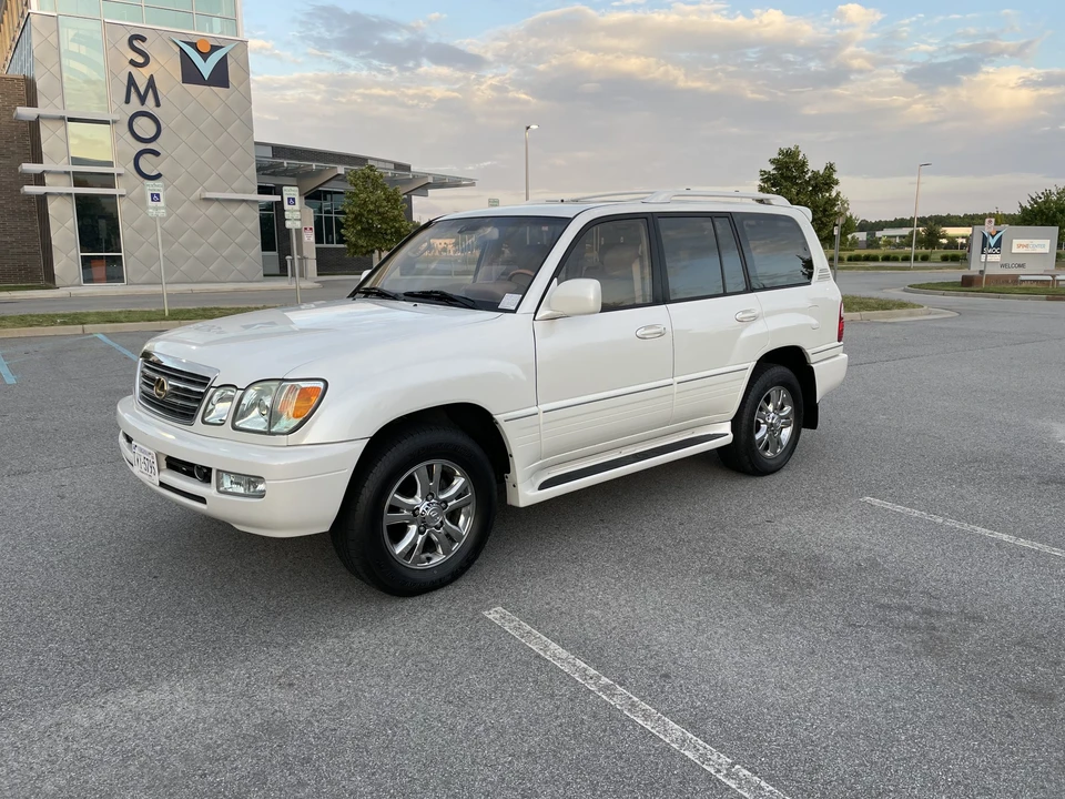 2003 Lexus LX 2nd Gen - Image 4 of 31